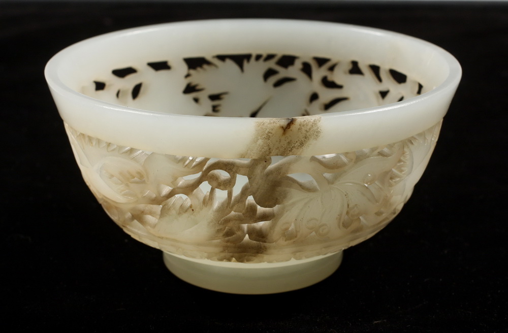 CHINESE JADE BOWL Reticulated 161c48