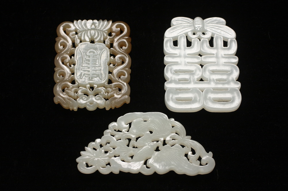  3 CHINESE JADE PENDANTS Three 161c53