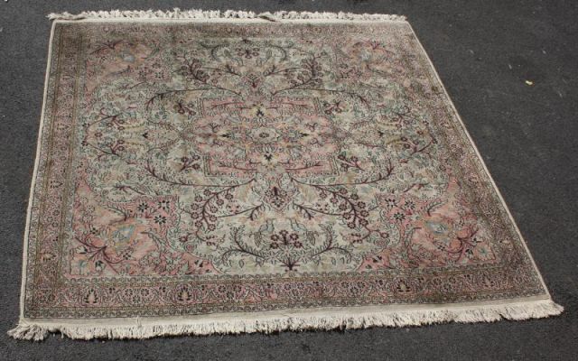 Oriental Scatter Carpet with Scroll