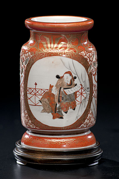 Japanese Vase Japanese a vase having