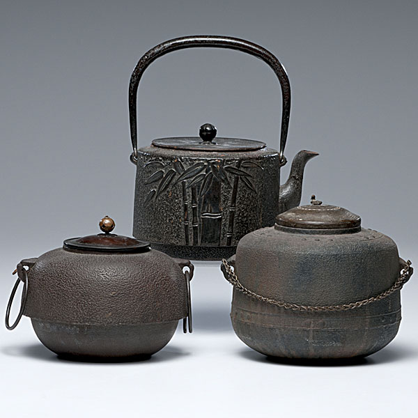 Archaic style Bronze Teapot and 160067