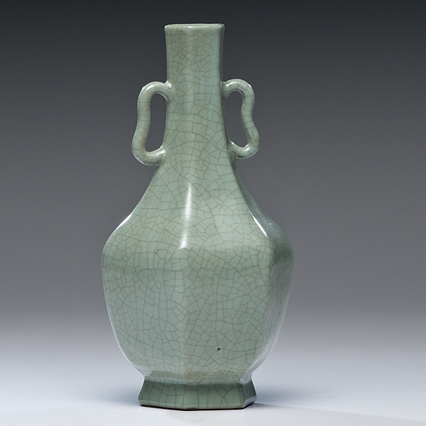 Crackle Glazed Vase Chinese a footed 1600ad