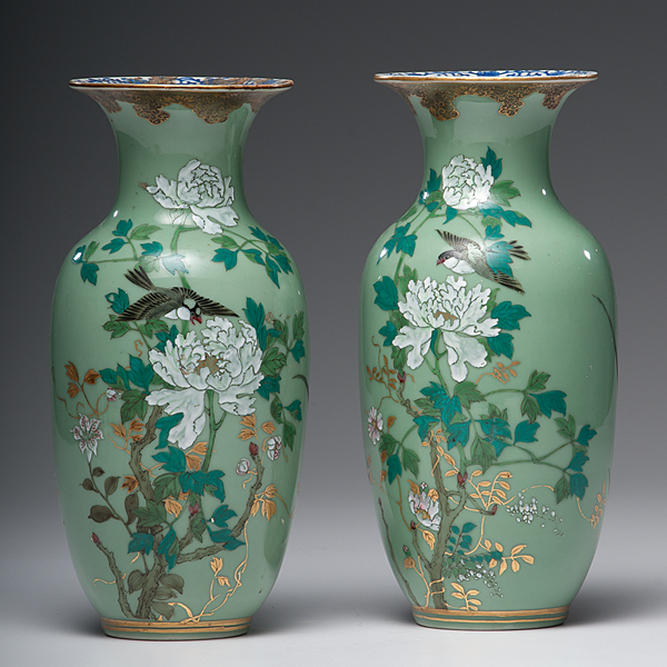 Pair of Japanese Vases 20th century 1600ed