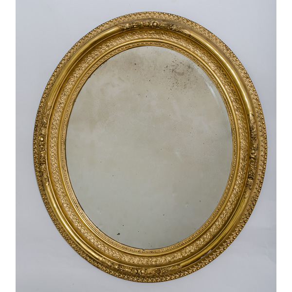 Mirrors Two oval giltwood mirrors. 22