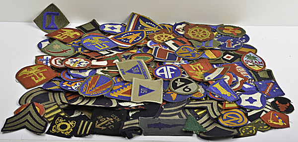 US WWII Shoulder Insigina Lot of 16050e