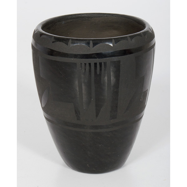 Santa Clara Blackware Vase signed 1606d8