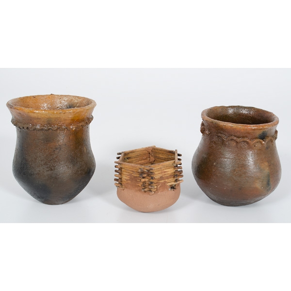 Navajo Pottery and Model Hogan 1606f3
