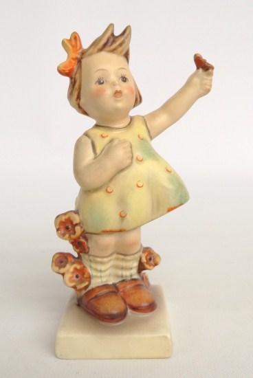 Hummel figurine girl with flower (full