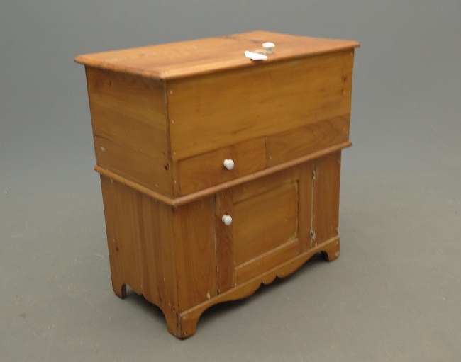 19th c pine commode 29 W 17  163050