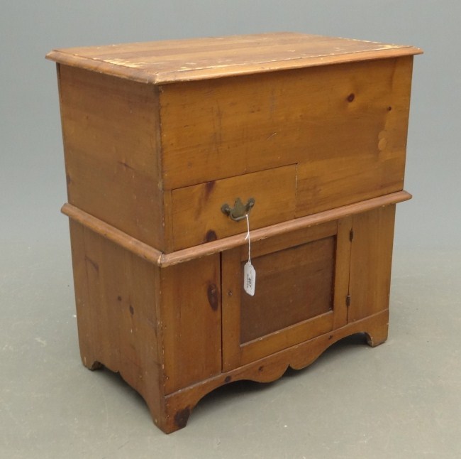 19th c pine commode 29 W 18  163129