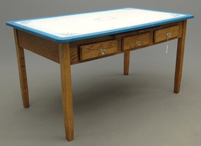 Vintage enamel top kitchen table  163141