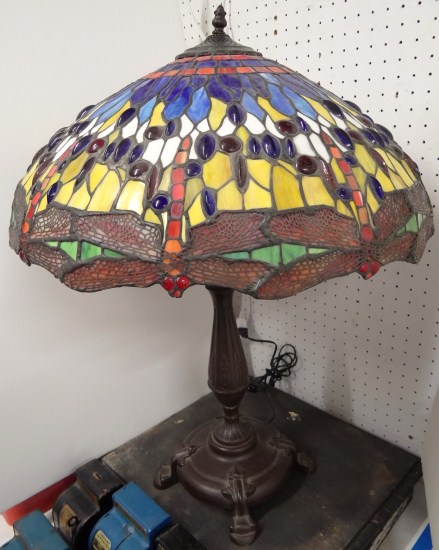 Leaded glass shade table lamp. Works.