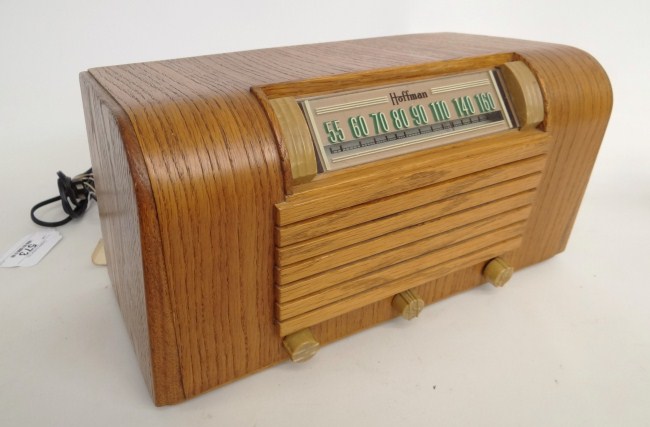 Vintage ''Hoffman'' radio.