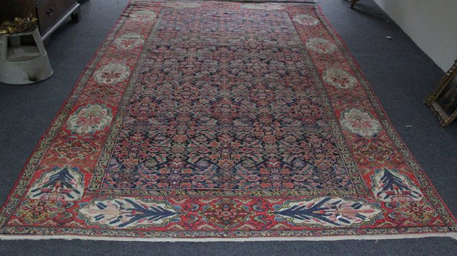 An Oriental rug serrated leaf and