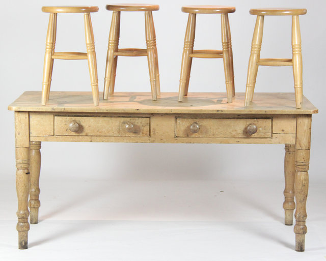 A pine kitchen table with two drawers 163385