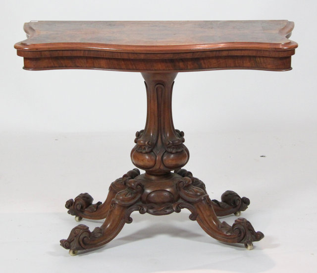 A Victorian walnut tea table the 1633a1