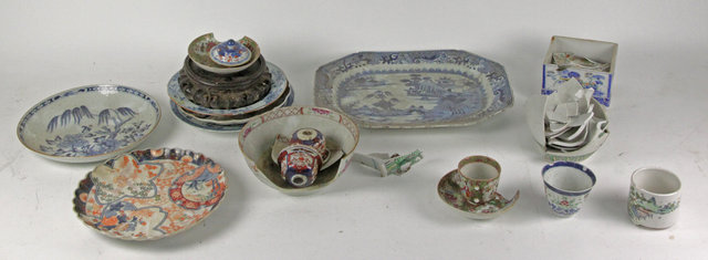 Sundry damaged ceramics mainly