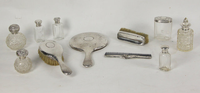 A quantity of silver-mounted cut