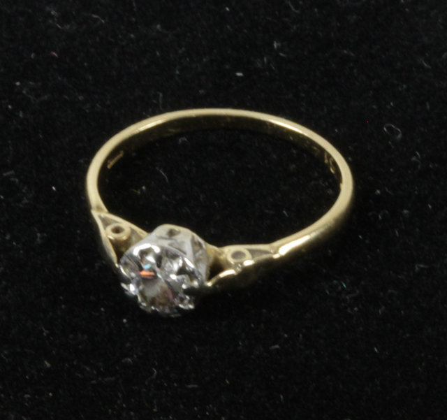 A diamond solitaire ring the claw 1634b5