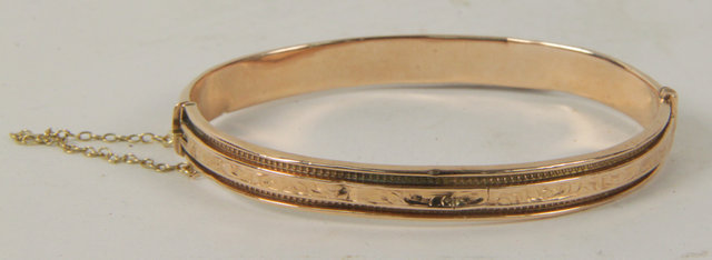 A 9ct gold bangle approximately