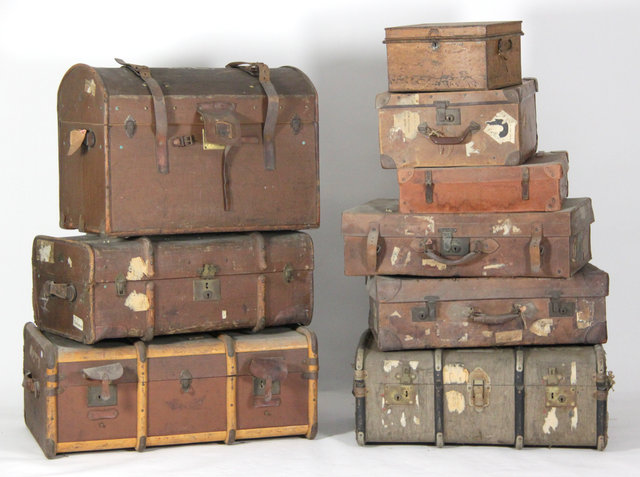 A quantity of leather cases trunks 1634cd