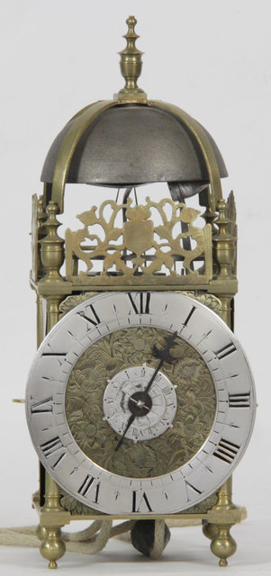 A brass lantern alarm clock of 1634d9