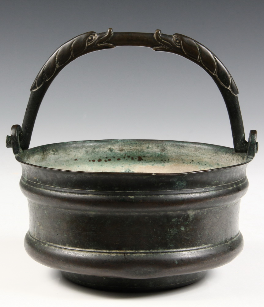 16TH CENTURY BRONZE COOKING POT  1635b2