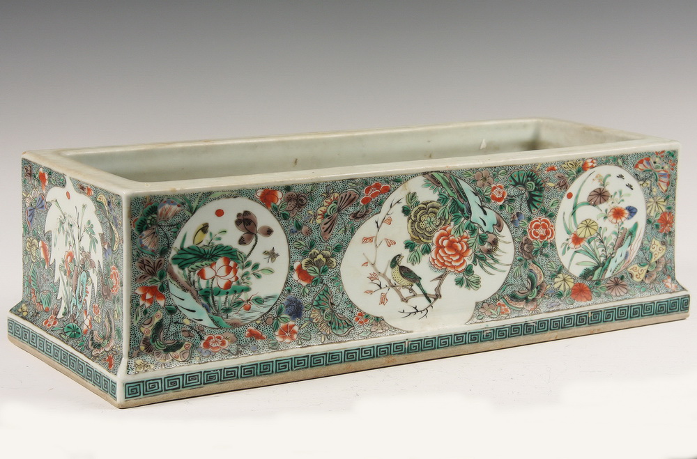 CHINESE PORCELAIN PLANTER - Famille