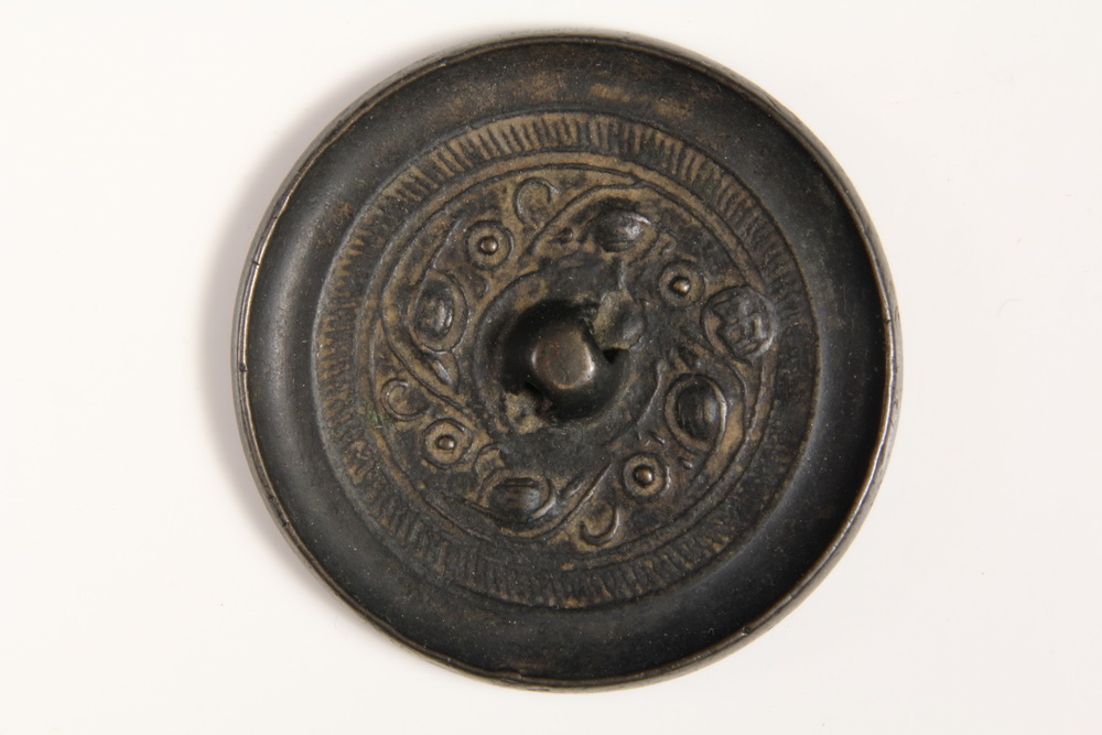 EARLY CHINESE POLISHED BRONZE CIRCULAR 1636ce