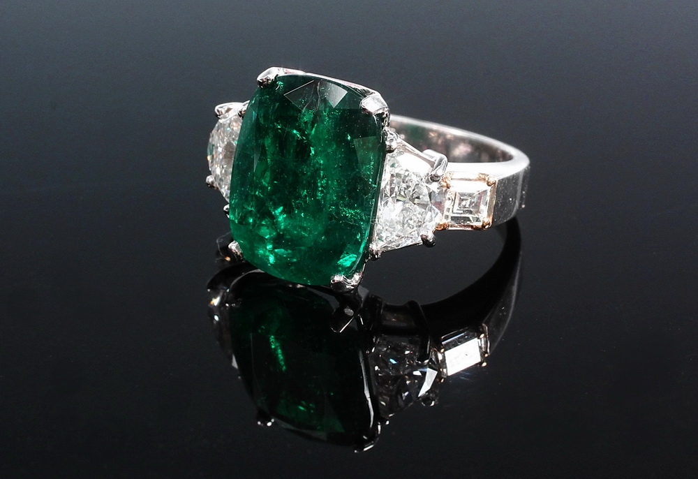 LADY S RING One Platinum Emerald 163721