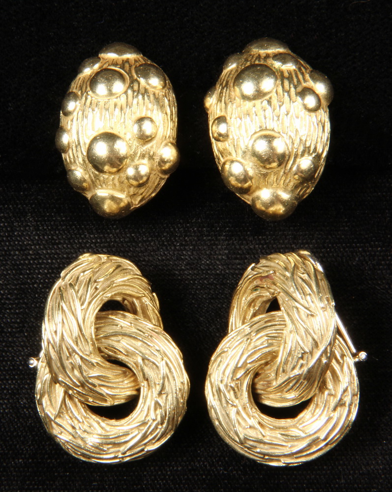 EARCLIPS Two Pair of Vintage 1637ab