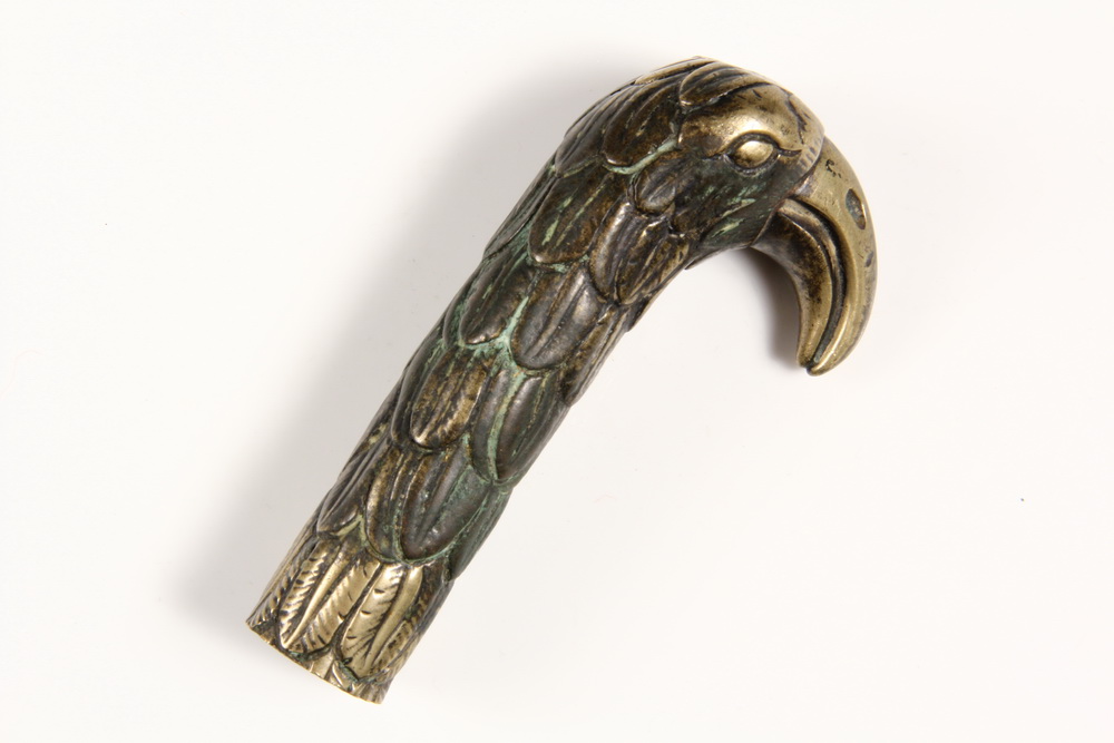 EARLY CAST BRONZE GRIP IN THE FORM