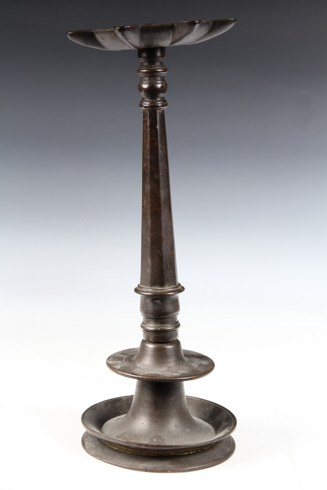 EARLY ISLAMIC BRONZE OIL LAMP STAND  1638db