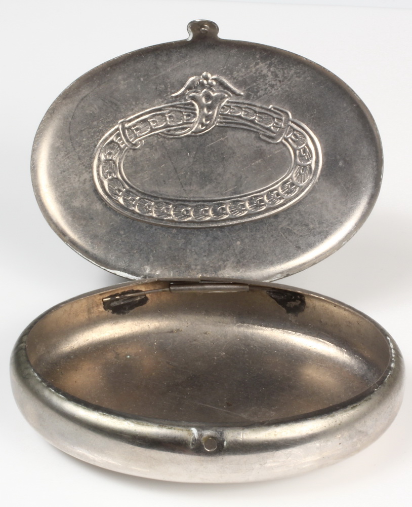 SNUFF BOX- Oval with engraved lid showing