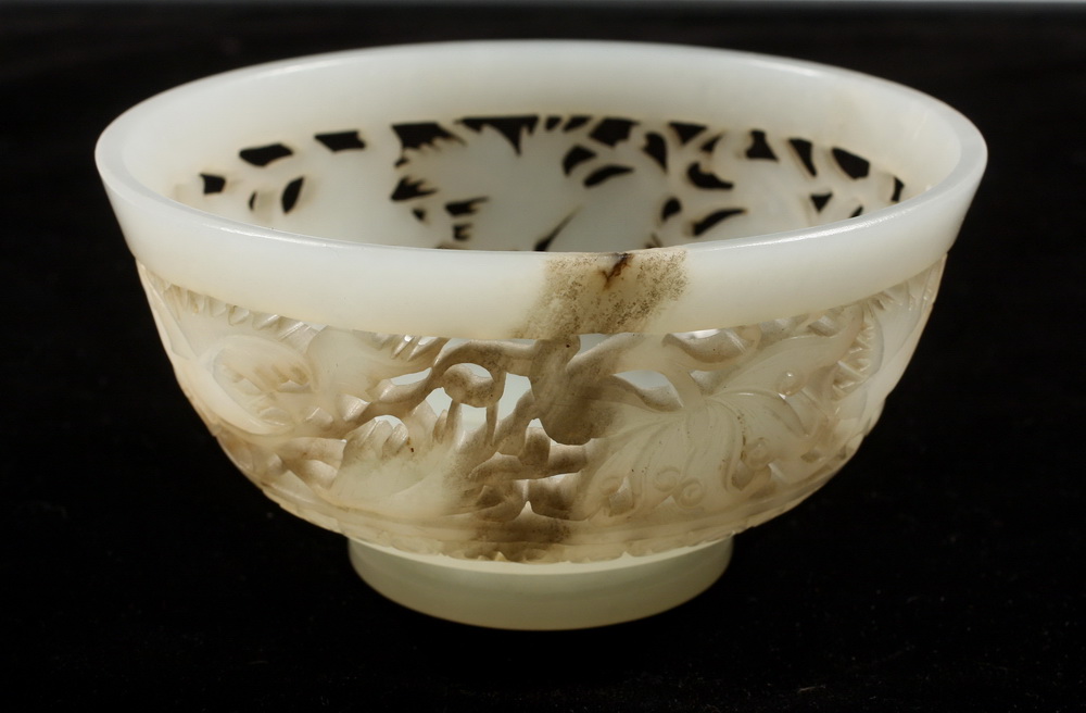 CHINESE JADE BOWL Reticulated 163e59