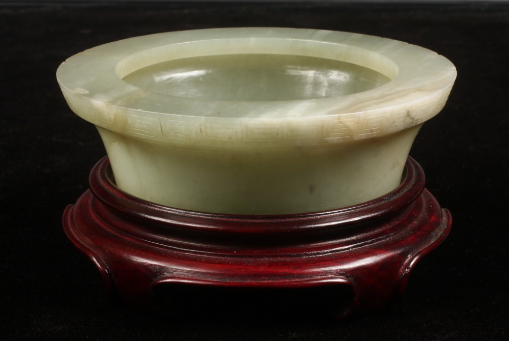 CHINESE JADE BOWL - 17th c Chinese