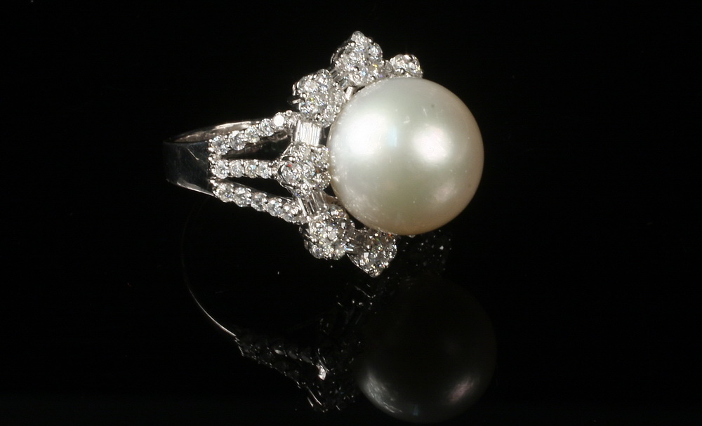 LADY'S RING - 18K white gold pearl