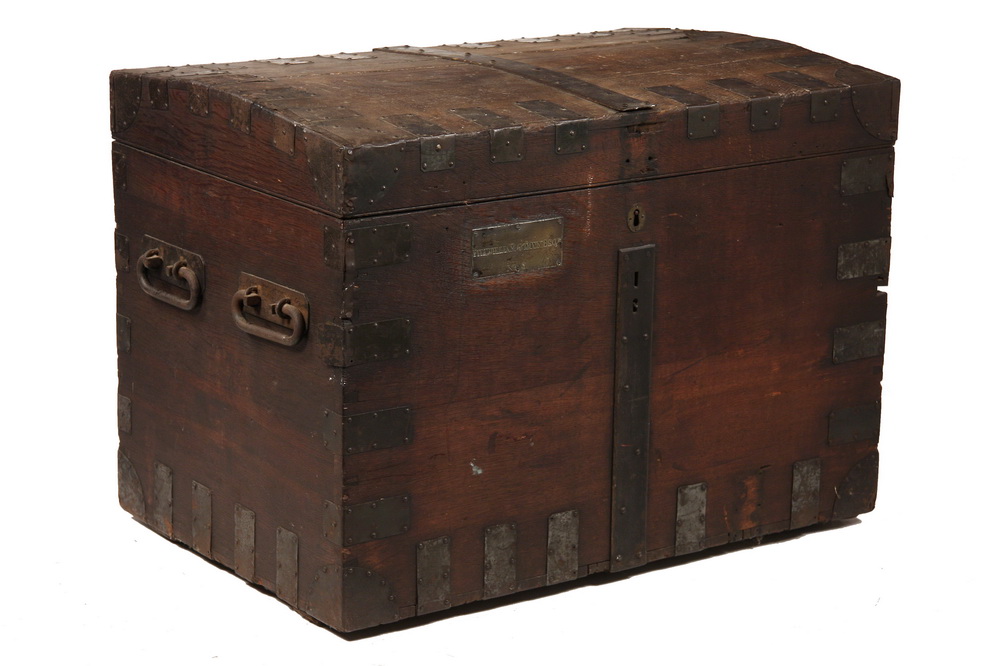 ENGLISH SILVER CHEST Mid 19th 163f70