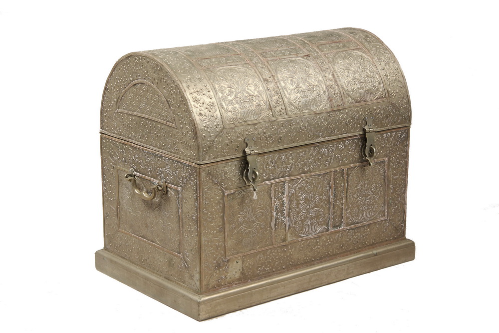 INDIAN SILVER COVERED CHEST Mid 163f7c