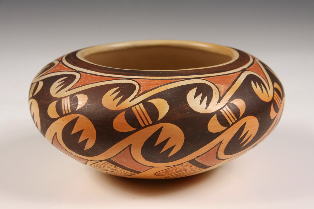 NATIVE AMERICAN POTTERY - Low Rolled