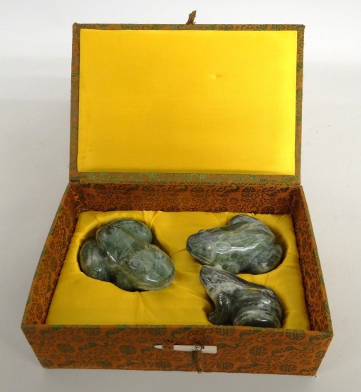 Lot three Asian boxed frogs  164485