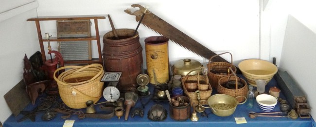 Misc table lot including baskets 16463b