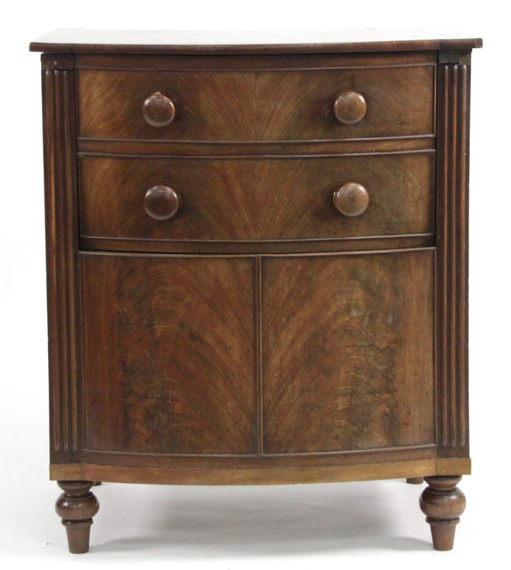 An early Victorian mahogany commode 16469b