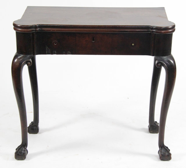 A George III mahogany tea table 1646e2