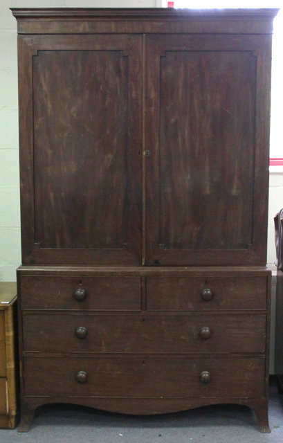 A Regency mahogany linen press 16471e