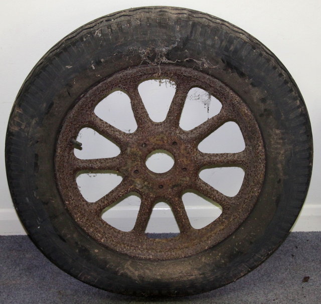 A wheel with tyre the spoke 52cm 1621d6