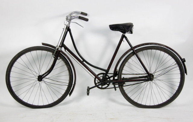 An Elswick lady s bicycle with 162216