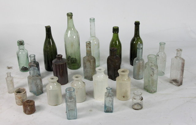 A quantity of stoneware and other lemonade