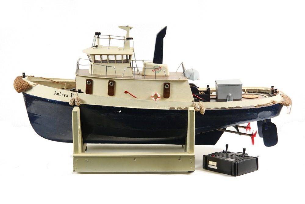 POND MODEL TUG BOAT - Radio Controlled