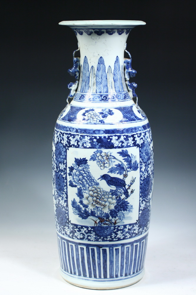 CHINESE PORCELAIN VASE - Tung Chih